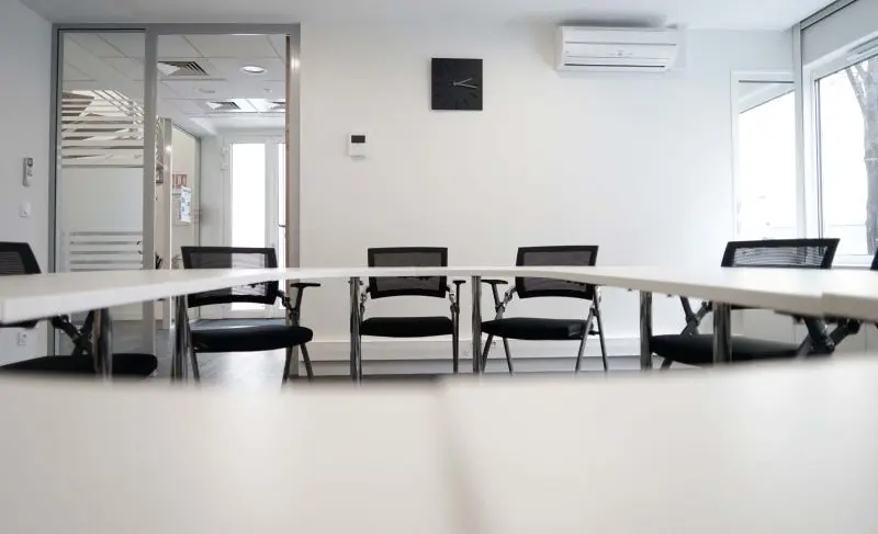 salle de réunion propre